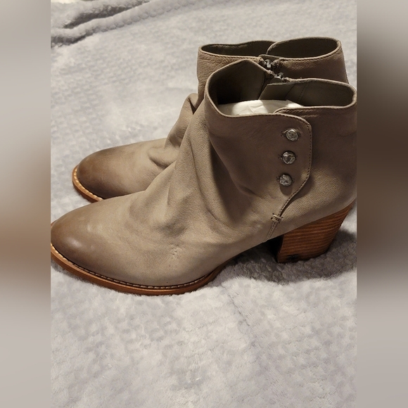 Sam Edelman Marielia Flint Gray Nubuck Ankle Booties with Burnished Buttons - Picture 1 of 16